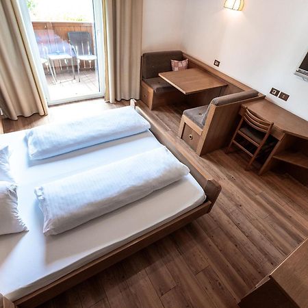 Hotel Zum Loewen - Al Leone Мелтина Екстериор снимка
