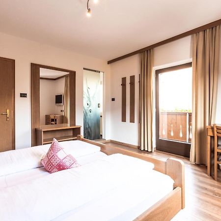 Hotel Zum Loewen - Al Leone Мелтина Екстериор снимка