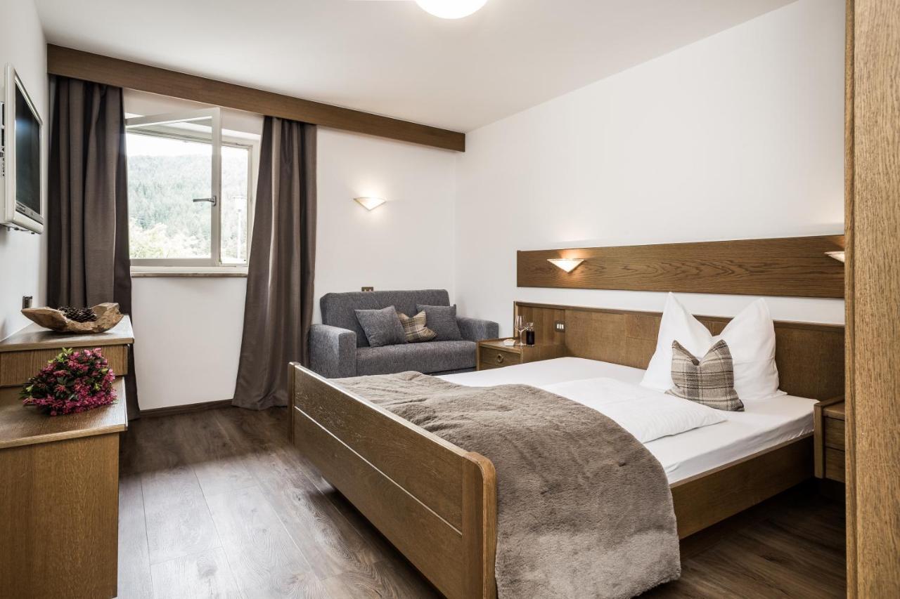 Hotel Zum Loewen - Al Leone Мелтина Екстериор снимка