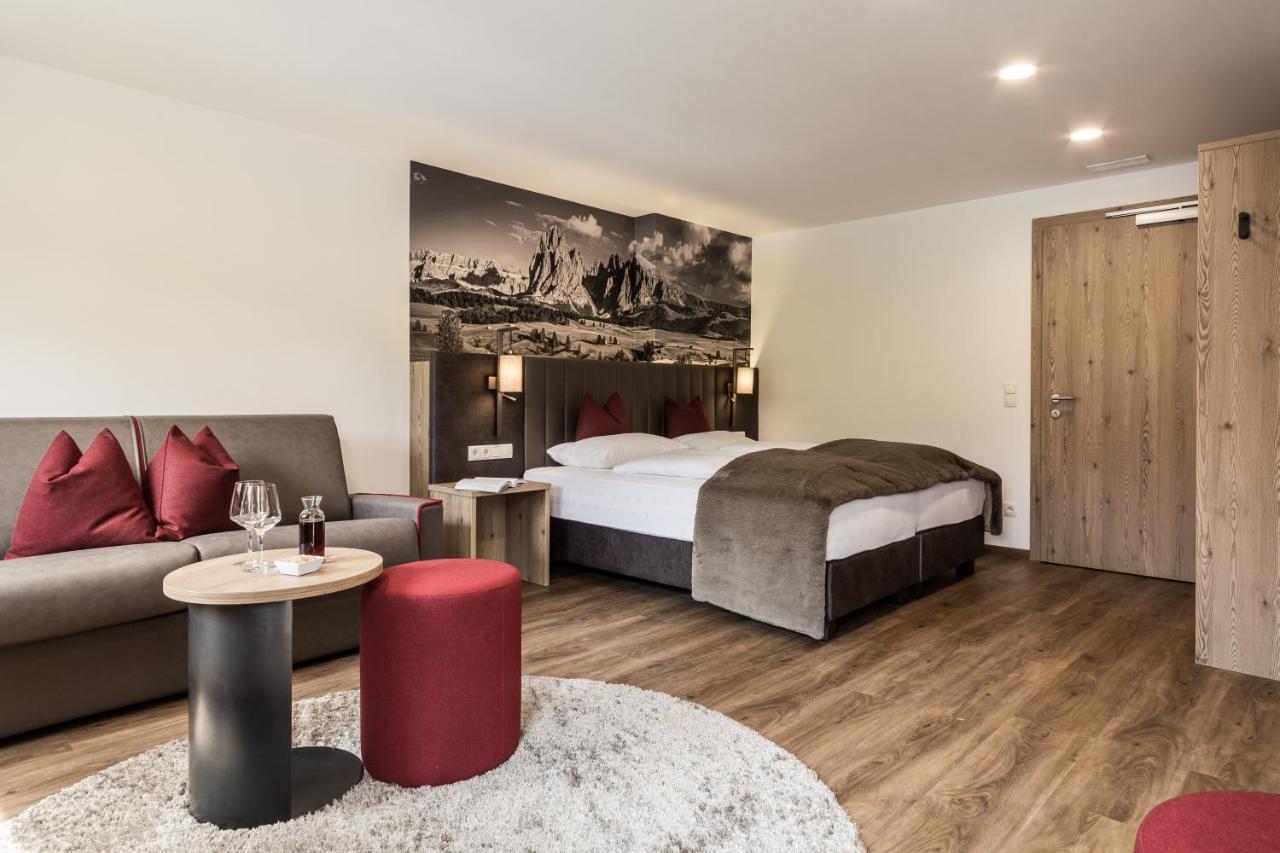 Hotel Zum Loewen - Al Leone Мелтина Екстериор снимка
