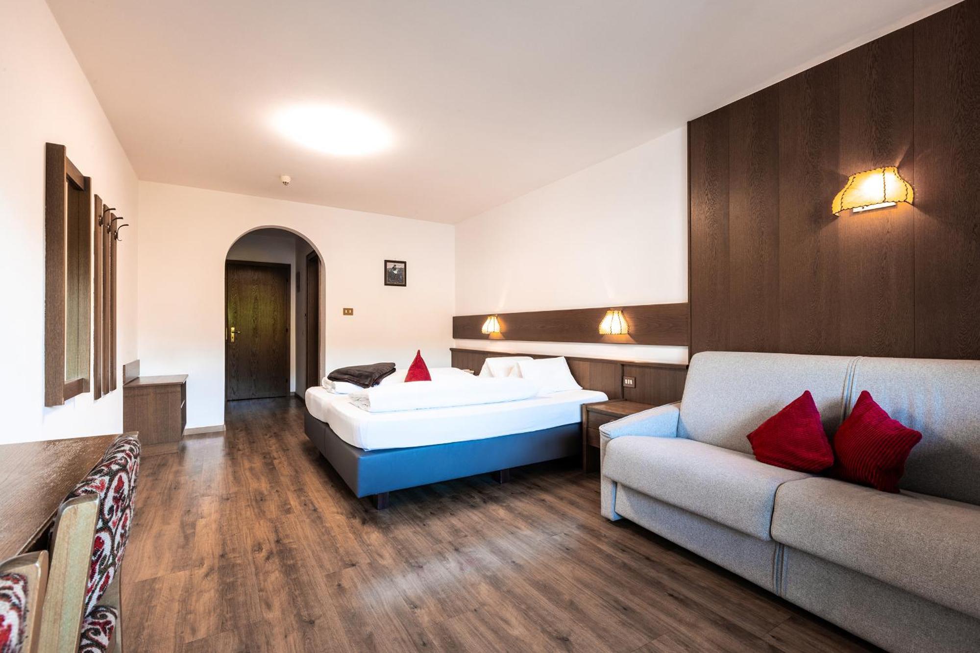 Hotel Zum Loewen - Al Leone Мелтина Екстериор снимка