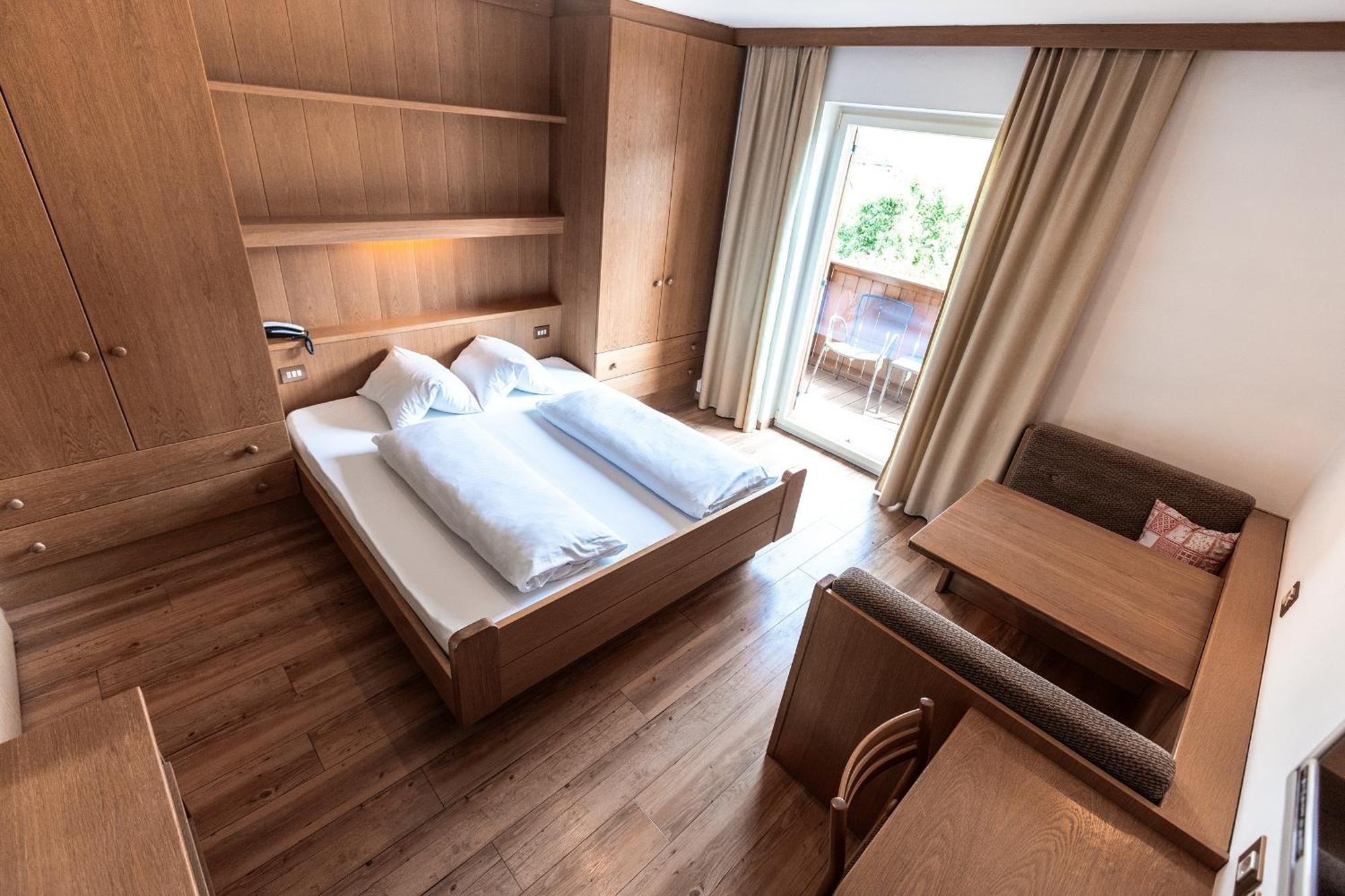 Hotel Zum Loewen - Al Leone Мелтина Екстериор снимка