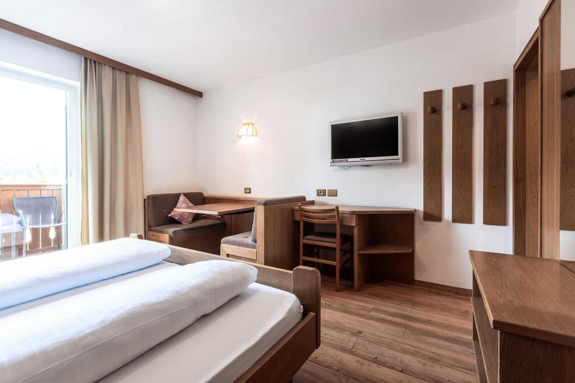 Hotel Zum Loewen - Al Leone Мелтина Екстериор снимка