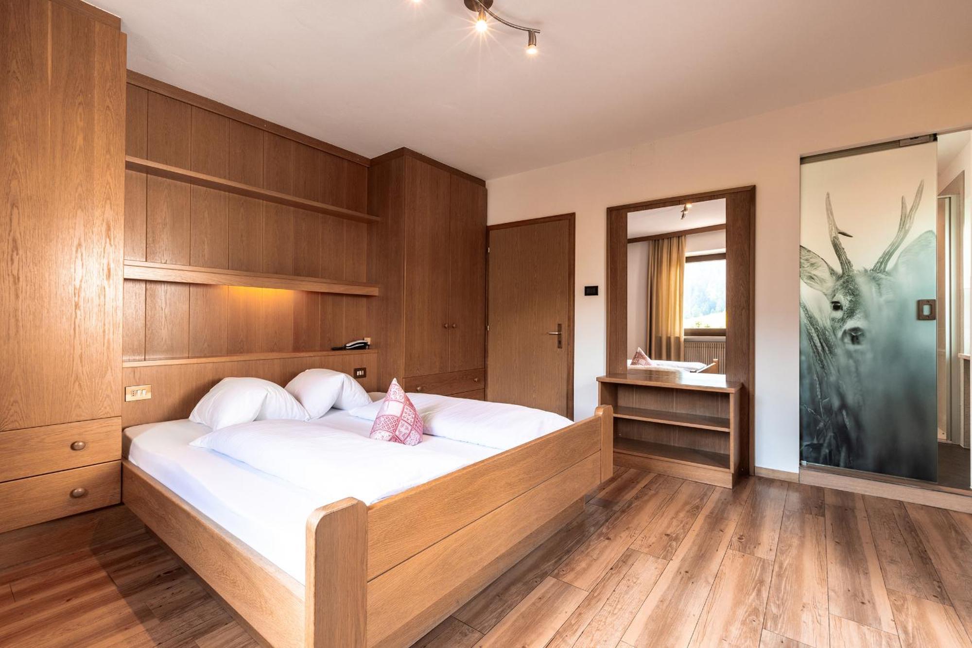 Hotel Zum Loewen - Al Leone Мелтина Екстериор снимка