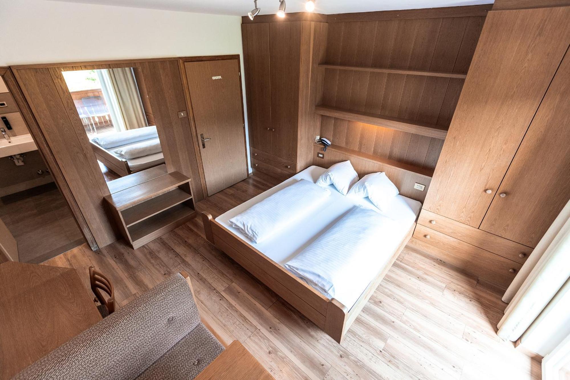 Hotel Zum Loewen - Al Leone Мелтина Екстериор снимка