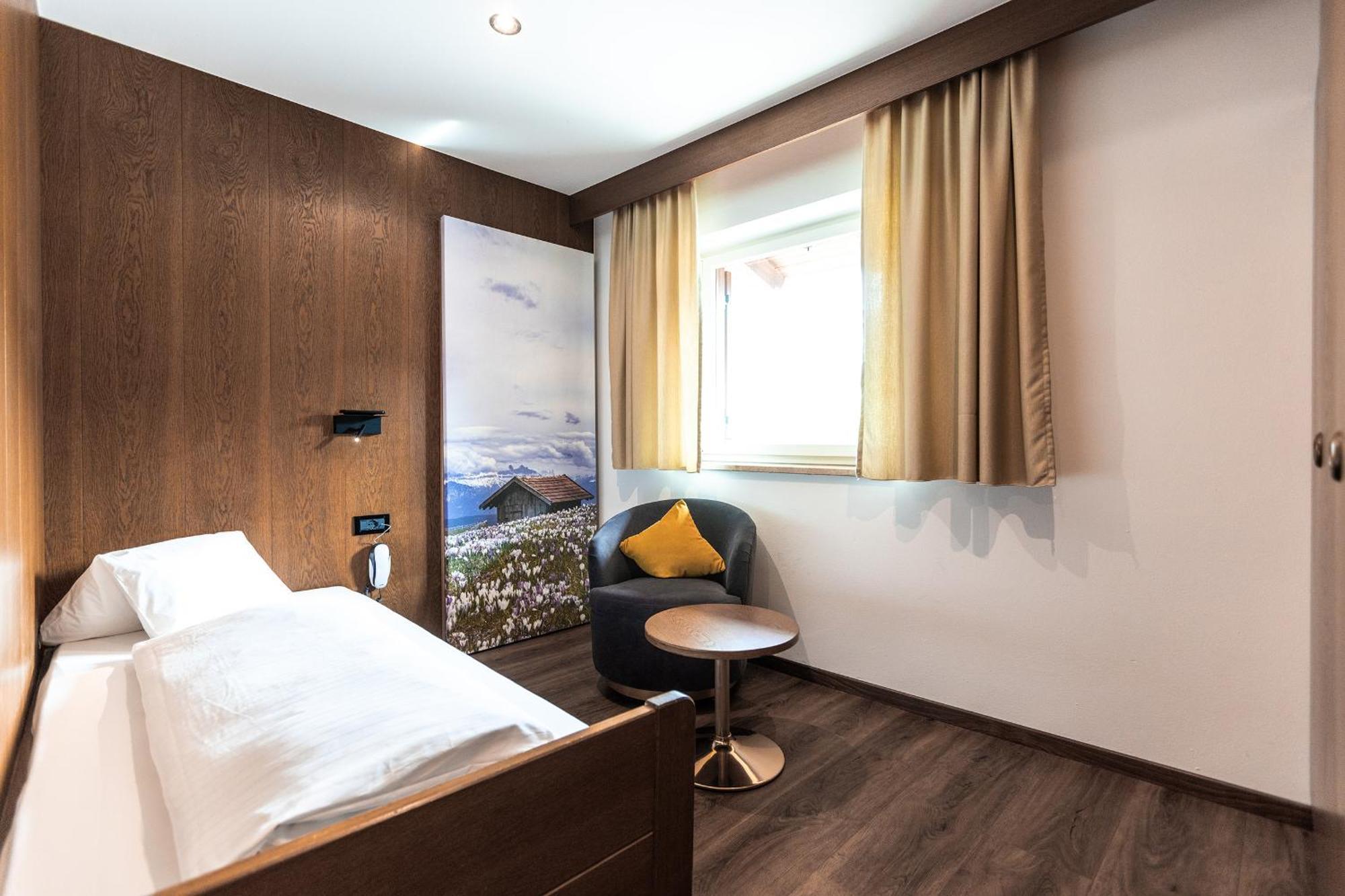 Hotel Zum Loewen - Al Leone Мелтина Екстериор снимка