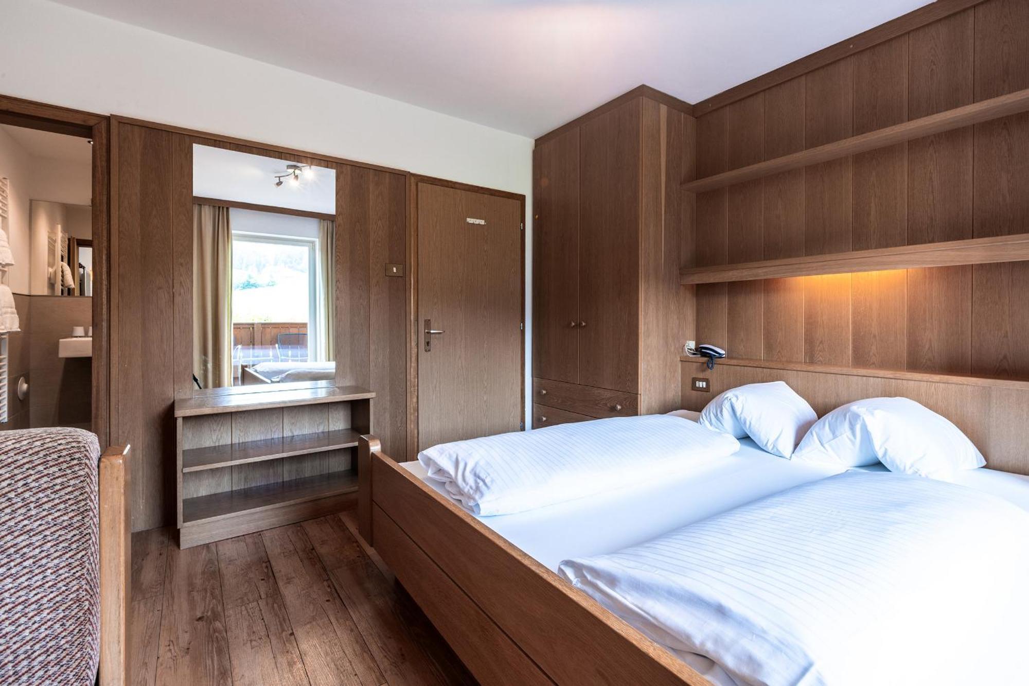 Hotel Zum Loewen - Al Leone Мелтина Екстериор снимка