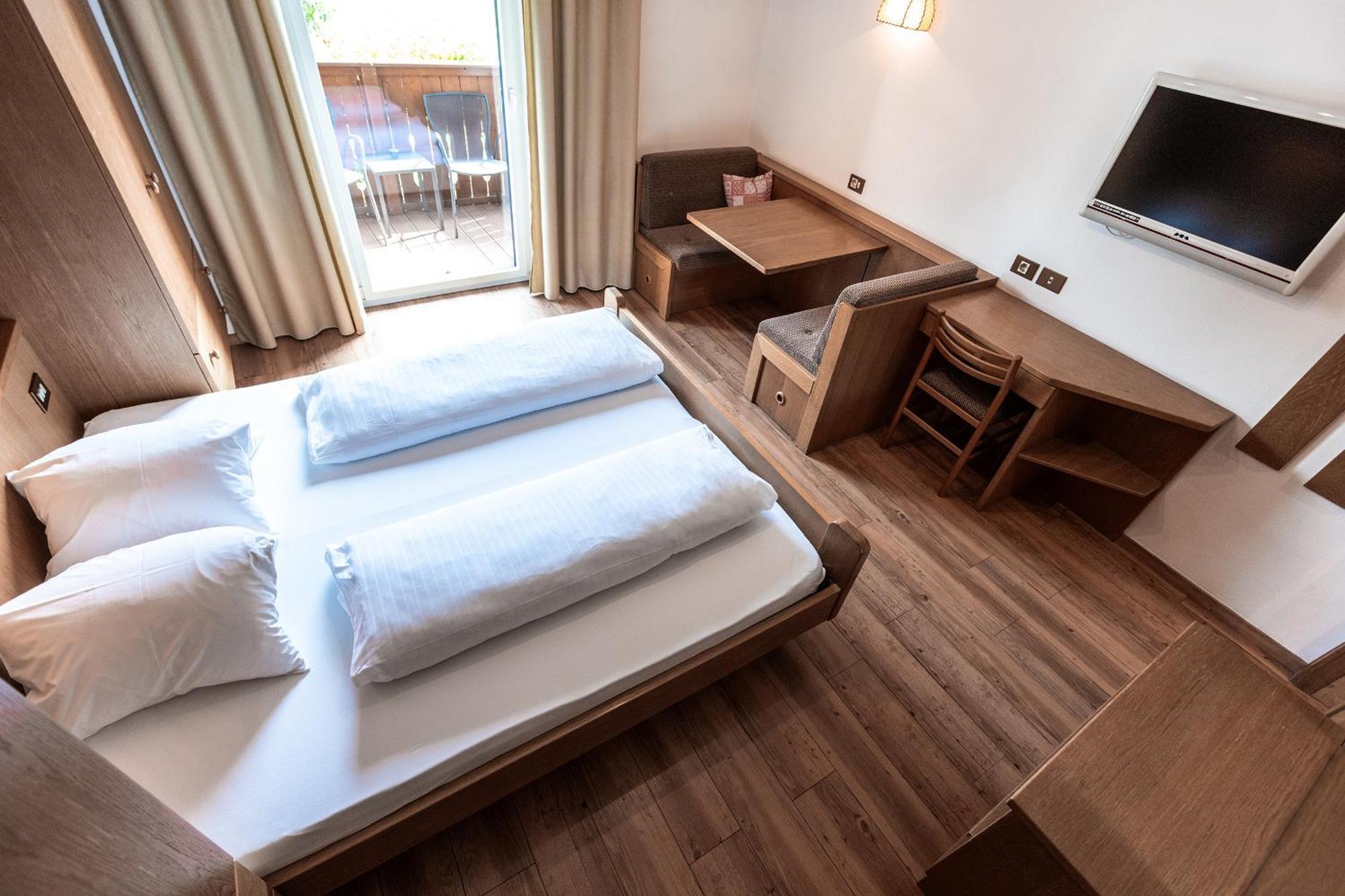 Hotel Zum Loewen - Al Leone Мелтина Екстериор снимка