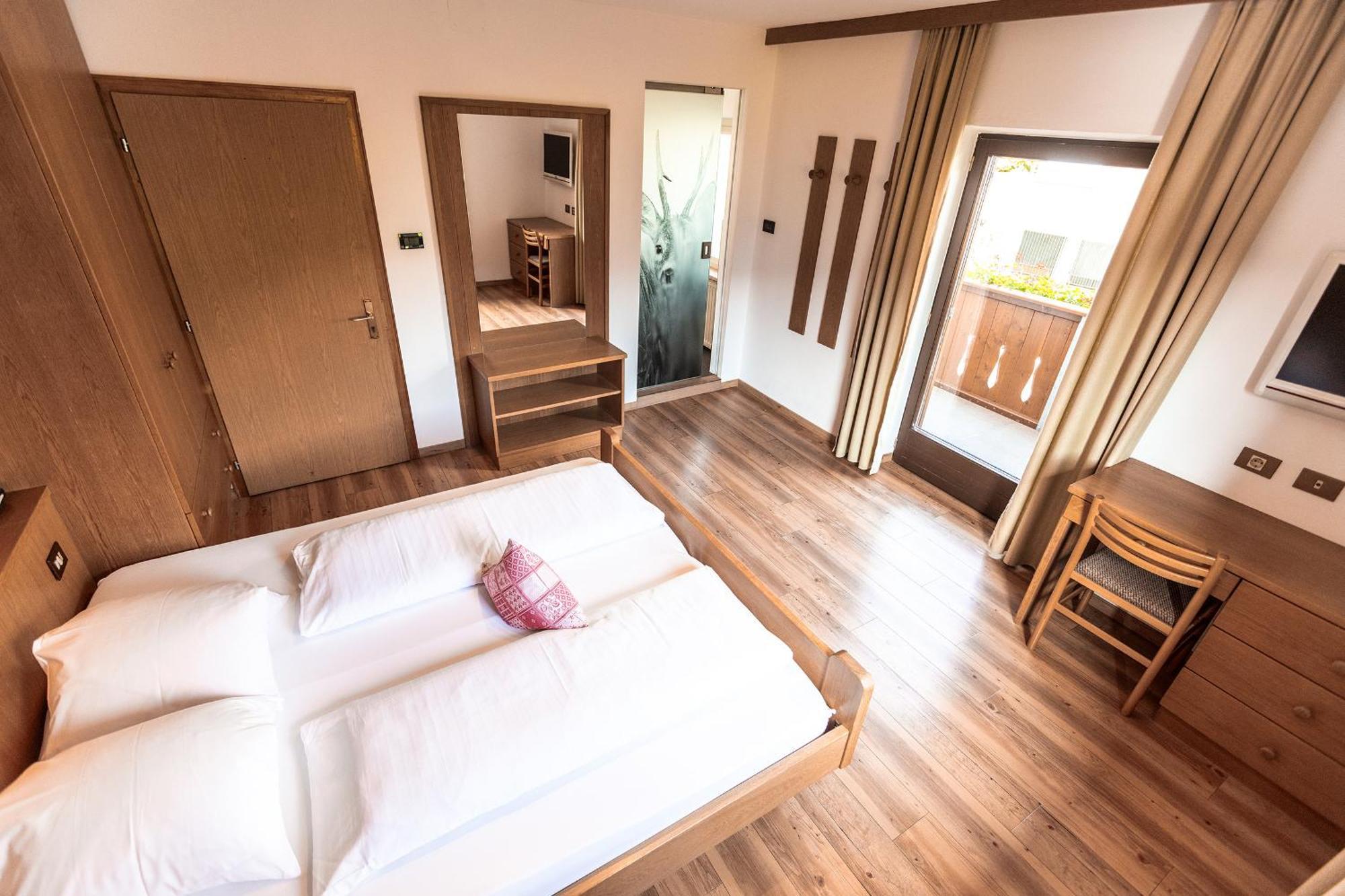 Hotel Zum Loewen - Al Leone Мелтина Екстериор снимка
