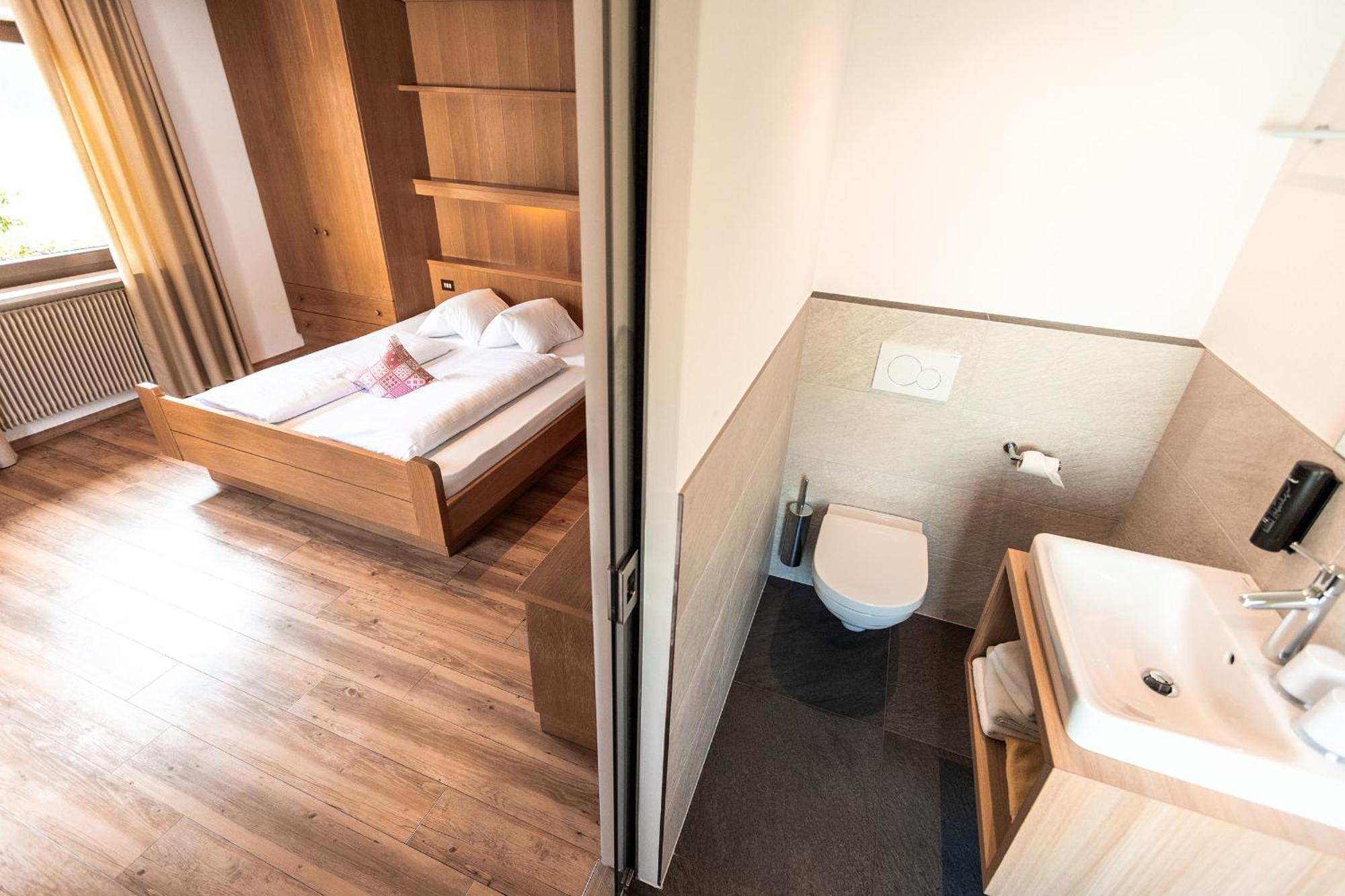 Hotel Zum Loewen - Al Leone Мелтина Екстериор снимка