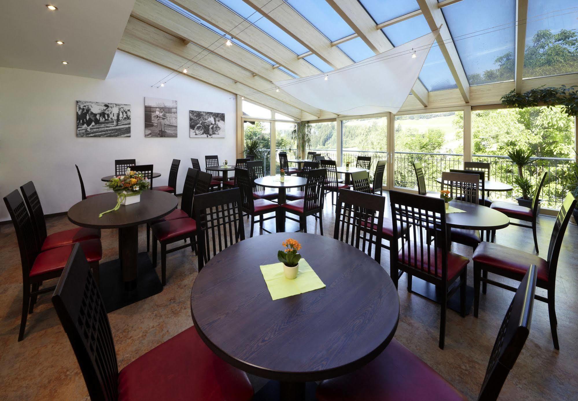 Hotel Zum Loewen - Al Leone Мелтина Екстериор снимка