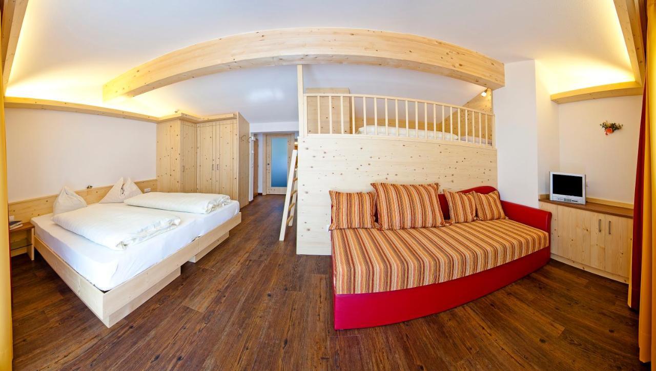 Hotel Zum Loewen - Al Leone Мелтина Стая снимка